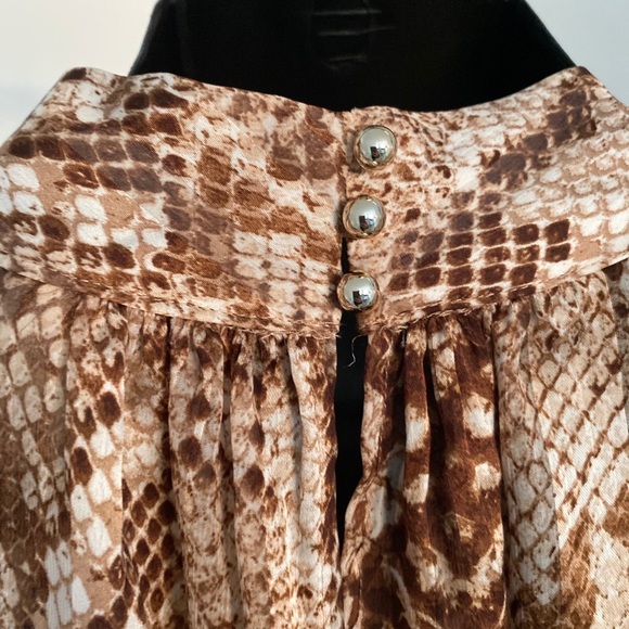 H&M SNAKE SKIN BLOUSE - NWT - SIZE 2 - Picture 7 of 8